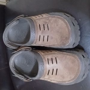 Leather uppers crocs
